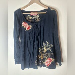 JWLA Long sleeve floral crane embroidered top